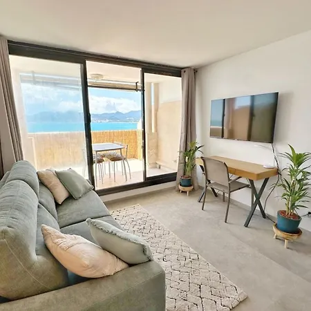 Le Seaview-quiet-swimming Pool-car Park-seafront Apartment *