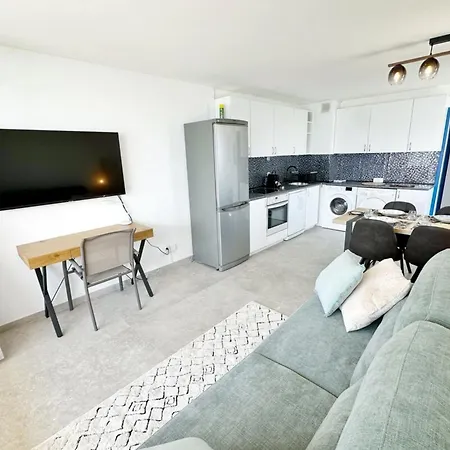 Apartment Le Seaview-quiet-swimming Pool-car Park-seafront *